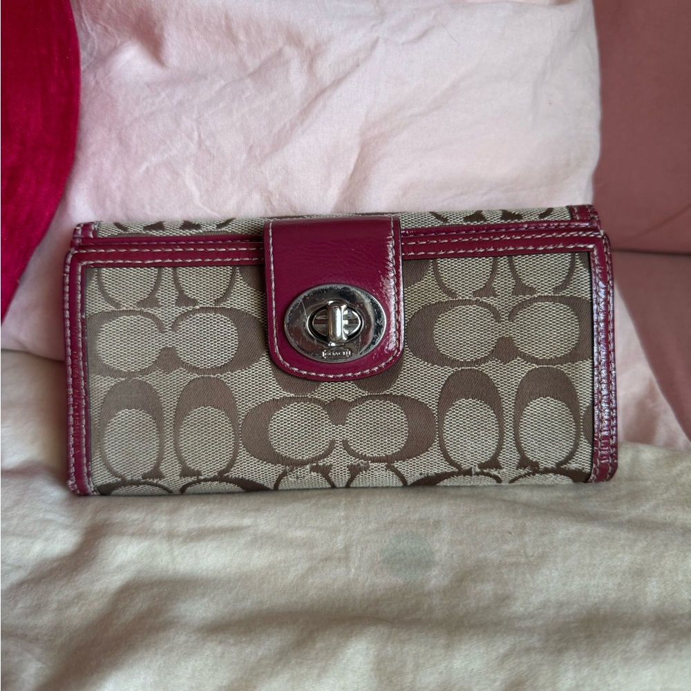 SOLD - Vintage coach turnlock wallet